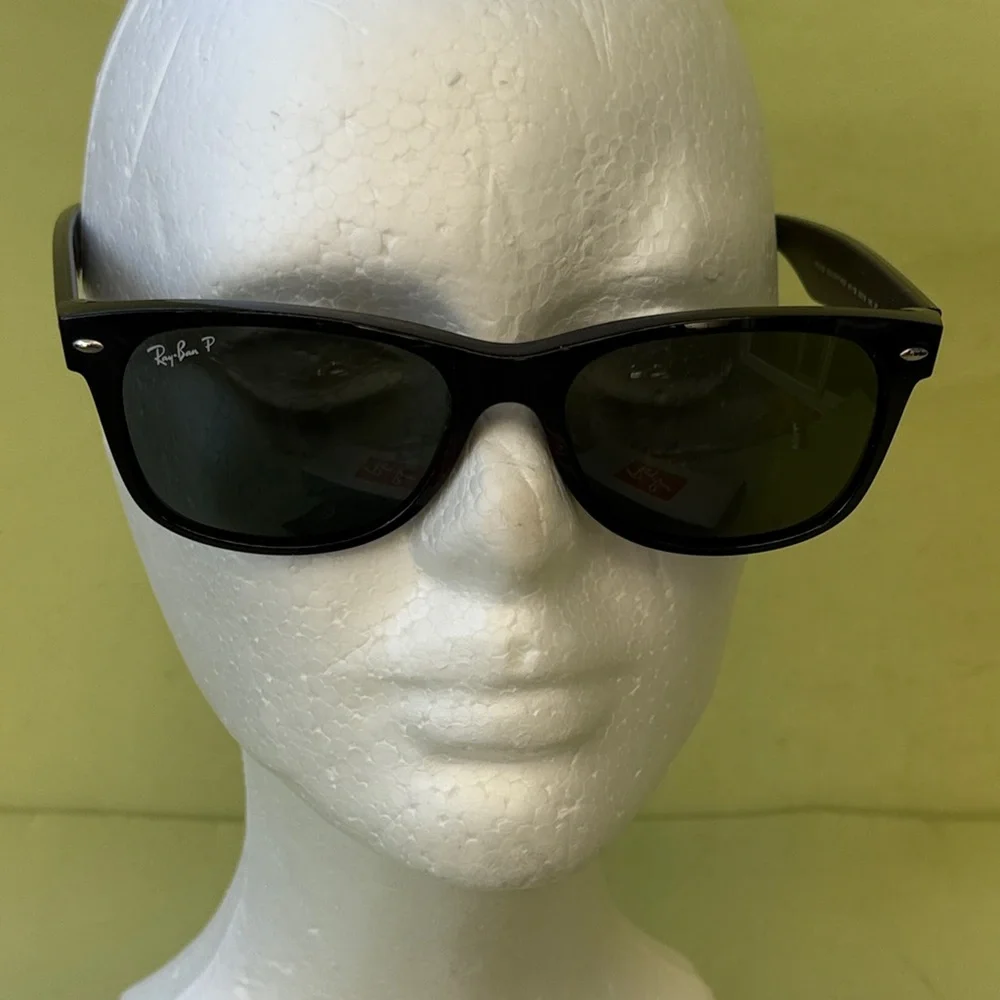 New in box Ray-Ban Classic Black Sunglasses